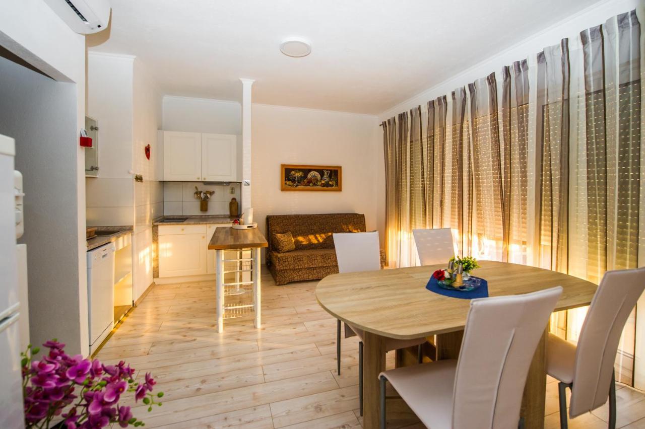 Apartments Nino Podstrana Zewnętrze zdjęcie