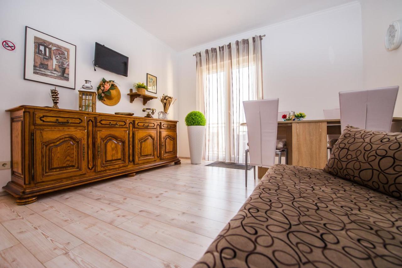 Apartments Nino Podstrana Zewnętrze zdjęcie